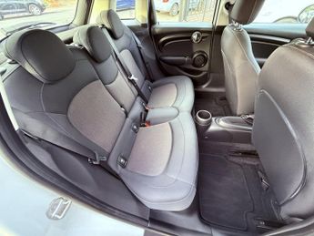 MINI HATCH 1.5 Cooper Auto Euro 6 (s/s) 5dr