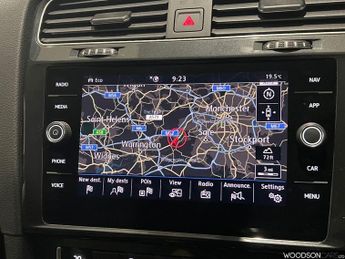 VOLKSWAGEN E-GOLF 35.8kWh e-Golf Hatchback 5dr Electric Auto (136 ps)
