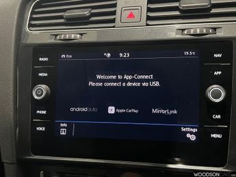 VOLKSWAGEN E-GOLF 35.8kWh e-Golf Hatchback 5dr Electric Auto (136 ps)