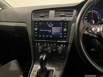 VOLKSWAGEN E-GOLF 35.8kWh e-Golf Hatchback 5dr Electric Auto (136 ps)
