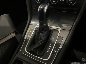 VOLKSWAGEN E-GOLF 35.8kWh e-Golf Hatchback 5dr Electric Auto (136 ps)