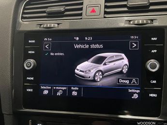 VOLKSWAGEN E-GOLF 35.8kWh e-Golf Hatchback 5dr Electric Auto (136 ps)