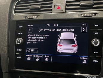 VOLKSWAGEN E-GOLF 35.8kWh e-Golf Hatchback 5dr Electric Auto (136 ps)