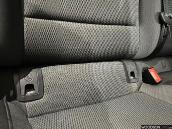 VOLKSWAGEN E-GOLF 35.8kWh e-Golf Hatchback 5dr Electric Auto (136 ps)