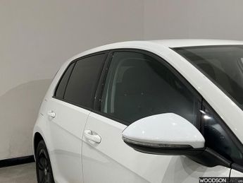 VOLKSWAGEN E-GOLF 35.8kWh e-Golf Hatchback 5dr Electric Auto (136 ps)