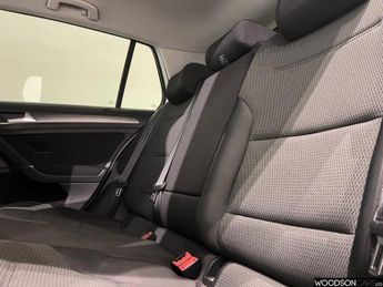 VOLKSWAGEN E-GOLF 35.8kWh e-Golf Hatchback 5dr Electric Auto (136 ps)