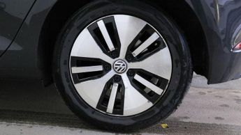 VOLKSWAGEN E-GOLF 35.8kWh e-Golf Hatchback 5dr Electric Auto (136 ps)