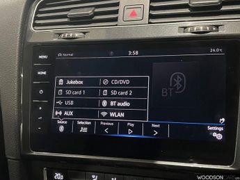 VOLKSWAGEN E-GOLF 35.8kWh e-Golf Hatchback 5dr Electric Auto (136 ps)