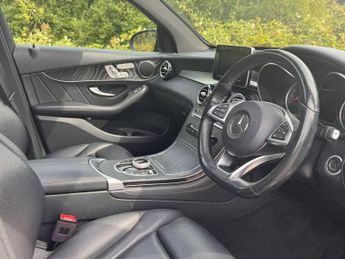 MERCEDES-BENZ GLC 2.0 GLC250 AMG Line (Premium) SUV 5dr Petrol G-Tronic+ 4MATIC Eu