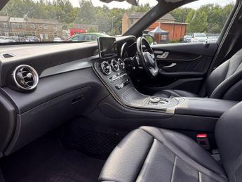 MERCEDES-BENZ GLC 2.0 GLC250 AMG Line (Premium) SUV 5dr Petrol G-Tronic+ 4MATIC Eu