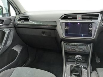 VOLKSWAGEN TIGUAN 2.0 TDI SEL SUV 5dr Diesel Manual Euro 6 (s/s) (150 ps)