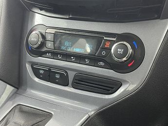 FORD FOCUS 1.6 Titanium Navigator Hatchback 5dr Petrol Powershift Euro 5 (1