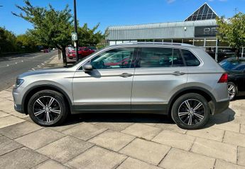 VOLKSWAGEN TIGUAN 2.0 TDI BlueMotion Tech SE Navigation SUV 5dr Diesel DSG 4Motion