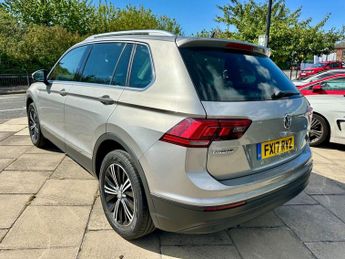 VOLKSWAGEN TIGUAN 2.0 TDI BlueMotion Tech SE Navigation SUV 5dr Diesel DSG 4Motion