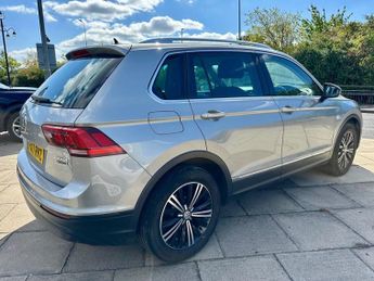 VOLKSWAGEN TIGUAN 2.0 TDI BlueMotion Tech SE Navigation SUV 5dr Diesel DSG 4Motion