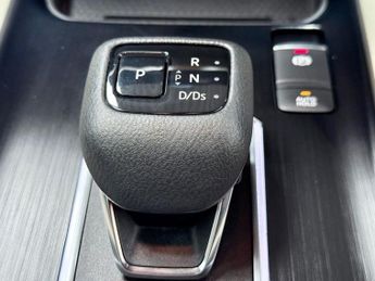 NISSAN QASHQAI 1.3 DIG-T MHEV Tekna SUV 5dr Petrol Hybrid XTRON Euro 6 (s/s) (1