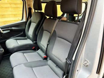 RENAULT TRAFIC 5 Seat Auto Wheelchair Accessible Disabled Access Vehicle WAV