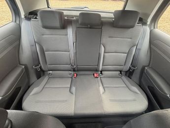 VOLKSWAGEN E-GOLF 35.8kWh e-Golf Hatchback 5dr Electric Auto (136 ps)