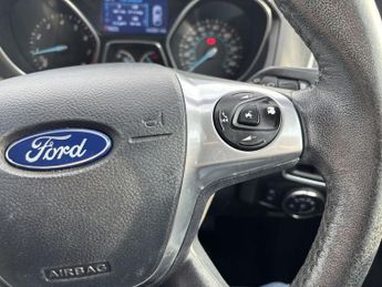 FORD FOCUS 1.6 Titanium Navigator Hatchback 5dr Petrol Powershift Euro 5 (1