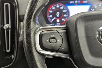 VOLVO XC40 1.5 T3 R-Design SUV 5dr Petrol Auto Euro 6 (s/s) (163 ps)