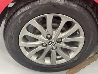TOYOTA YARIS 1.33 Dual VVT-i Icon Hatchback 5dr Petrol Manual Euro 6 (99 ps) 