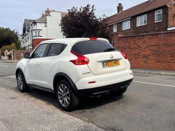 NISSAN JUKE 1.6 Tekna SUV 5dr Petrol CVT Euro 5 (117 ps)