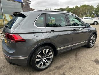 VOLKSWAGEN TIGUAN 2.0 TDI R-Line SUV 5dr Diesel DSG 4Motion Euro 6 (s/s) (150 ps)