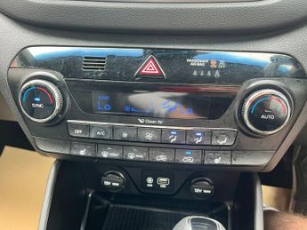 HYUNDAI TUCSON 2.0 CRDi Premium SUV 5dr Diesel Auto 4WD Euro 6 (185 ps)