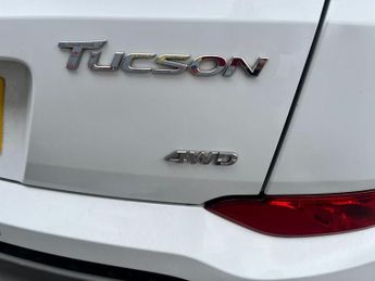 HYUNDAI TUCSON 2.0 CRDi Premium SUV 5dr Diesel Auto 4WD Euro 6 (185 ps)