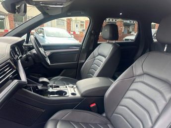 VOLKSWAGEN TOUAREG 3.0 TDI V6 R-Line SUV 5dr Diesel Tiptronic 4Motion Euro 6 (s/s) 