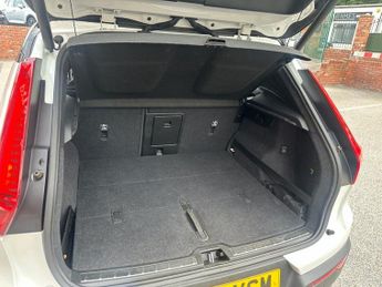 VOLVO XC40 2.0 D4 First Edition SUV 5dr Diesel Auto AWD Euro 6 (s/s) (190 p