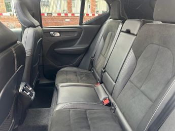 VOLVO XC40 2.0 D4 First Edition SUV 5dr Diesel Auto AWD Euro 6 (s/s) (190 p