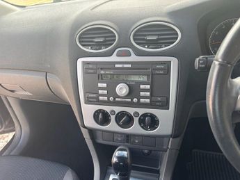 FORD FOCUS 1.6 Zetec Climate Hatchback 5dr Petrol Automatic (184 g/km, 99 b