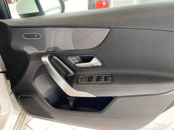 MERCEDES-BENZ A CLASS 1.5 A180d Sport (Executive) Hatchback 5dr Diesel 7G-DCT Euro 6 (