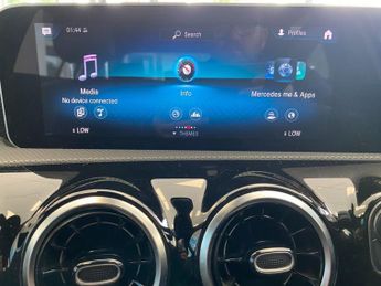 MERCEDES-BENZ A CLASS 1.5 A180d Sport (Executive) Hatchback 5dr Diesel 7G-DCT Euro 6 (