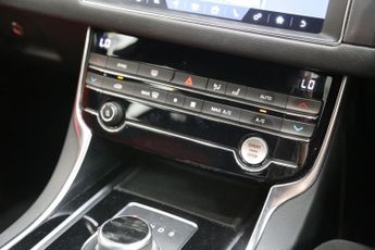 JAGUAR XF 2.0i R-Sport GPF Saloon 4dr Petrol Auto AWD Euro 6 (s/s) (300 ps