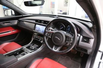 JAGUAR XF 2.0i R-Sport GPF Saloon 4dr Petrol Auto AWD Euro 6 (s/s) (300 ps