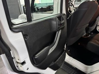JEEP WRANGLER 2.8 CRD Sahara SUV 4dr Diesel AUTO 4WD Euro 5 (197 bhp)