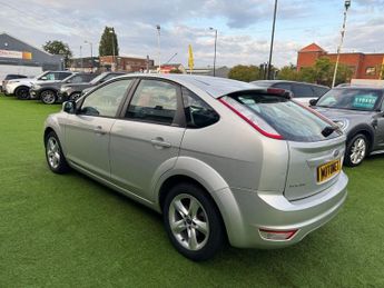FORD FOCUS 1.6 ZETEC 5DR HATCHBACK 125ps