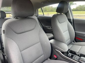 HYUNDAI IONIQ 38.3kWh Premium Hatchback 5dr Electric Auto (136 ps)