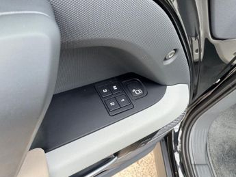 LAND ROVER DEFENDER 2.0 SD4 SE SUV 5dr Diesel Auto 4WD Euro 6 (s/s) (240 ps)