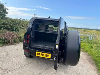 LAND ROVER DEFENDER 2.0 SD4 SE SUV 5dr Diesel Auto 4WD Euro 6 (s/s) (240 ps)