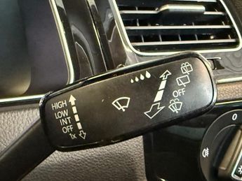 VOLKSWAGEN GOLF 2.0 TSI R Hatchback 5dr Petrol DSG 4Motion Euro 6 (s/s) (310 ps)