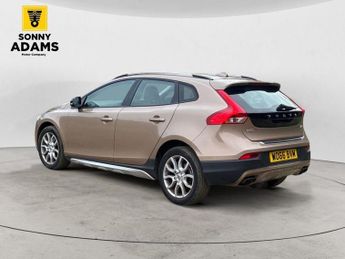 VOLVO V40 CROSS COUNTRY 1.5 T3 Pro Hatchback 5dr Petrol Auto Euro 6 (s/s) (152 ps)
