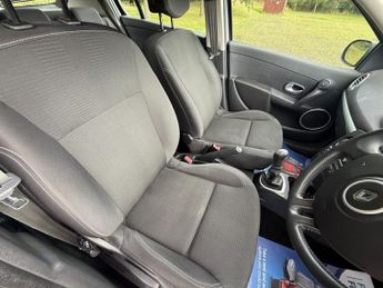 RENAULT CLIO 1.5 dCi Dynamique Hatchback 5dr Diesel Manual Euro 4 (86 ps)
