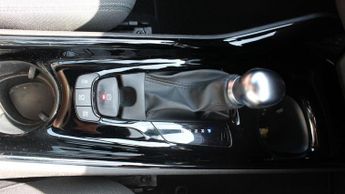 TOYOTA C-HR 1.8 VVT-h Design SUV 5dr Petrol Hybrid CVT Euro 6 (s/s) (122 ps)