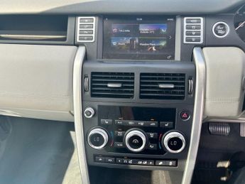 LAND ROVER DISCOVERY SPORT 2.0 TD4 SE Tech SUV 5dr Diesel Auto 4WD Euro 6 (s/s) (180 ps)