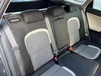 KIA CEED 1.6 CRDi 3 Sportswagon 5dr Diesel Auto Euro 5 (126 bhp)