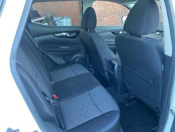 NISSAN QASHQAI 1.6 dCi n-tec+ SUV 5dr Diesel XTRON 2WD Euro 6 (s/s) (130 ps)