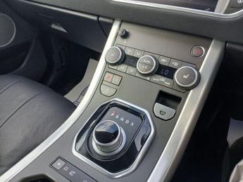 LAND ROVER RANGE ROVER EVOQUE 2.0 TD4 SE Tech SUV 5dr Diesel Auto 4WD Euro 6 (s/s) (180 ps)